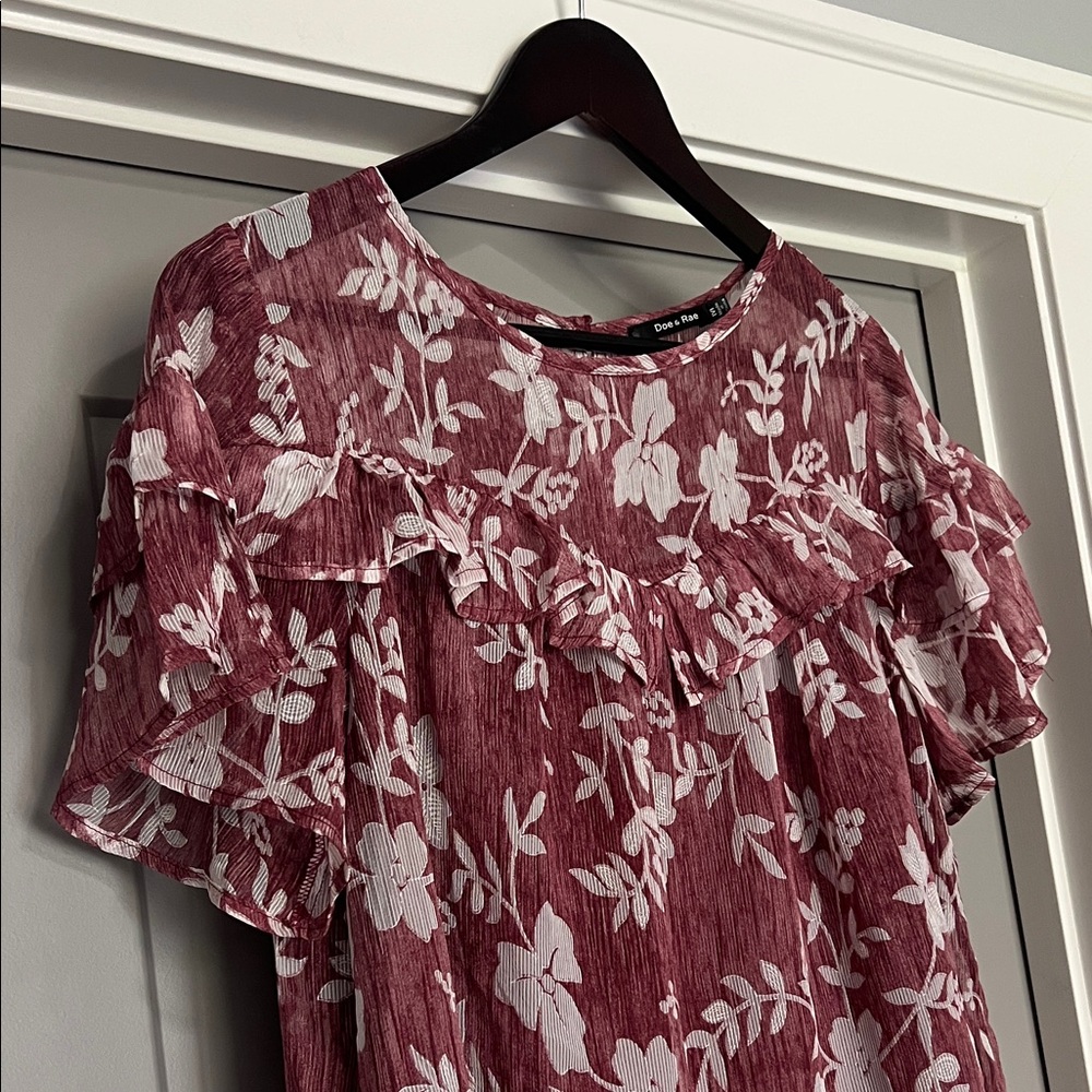 Doe & Rae Floral Burgundy Lined Sheer Top Size Medium